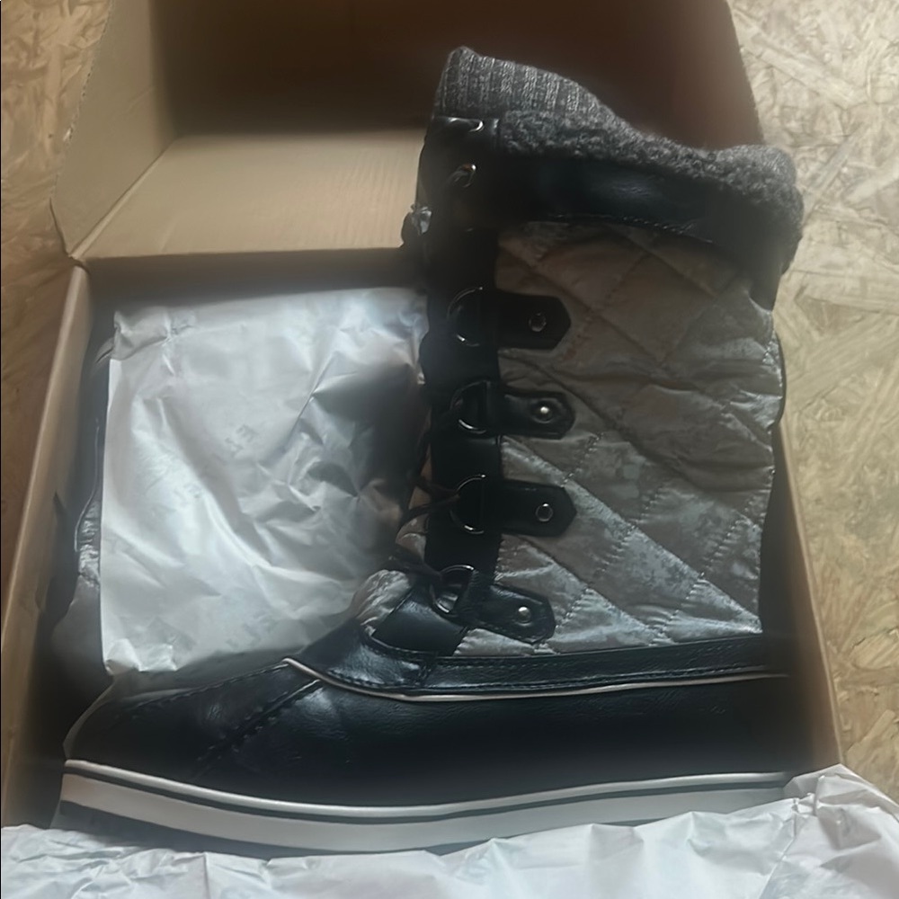 NWT Eliteland boots never worn still in box